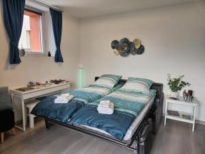 Katil atau katil-katil dalam bilik di Logement Premium à Salins