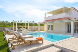 Bazén v ubytování Villa Corsa by Istria Lux nebo v jeho okolí