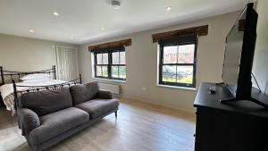 Μια τηλεόραση ή/και κέντρο ψυχαγωγίας στο Salisbury Apartments - 2 bedrooms, 2 bathrooms