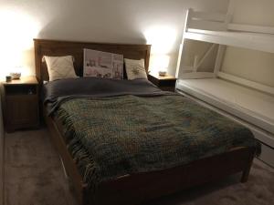 Postel nebo postele na pokoji v ubytování Spital Am Semmering Apartment - Stuhleck
