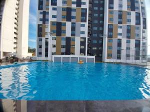 Bazén v ubytování V21 Residence at Kota Kinabalu nebo v jeho okolí