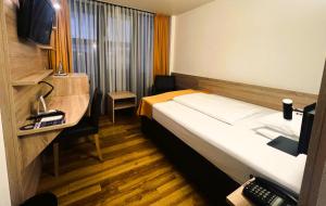 TV a/nebo společenská místnost v ubytování ARVENA Messe Hotel