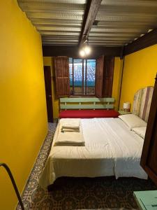 Postel nebo postele na pokoji v ubytování Hostal Casa Astromelia