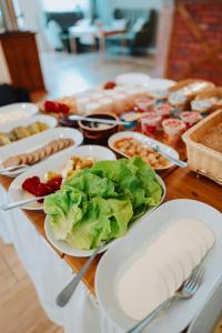 Jedlo v ubytovaní bed & breakfast alebo blízkom okolí