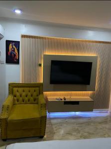Luxury 2BR Wuse 2 247 Power Free Wi-Fi休息區