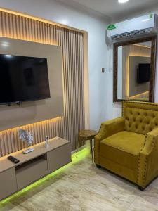 Luxury 2BR Wuse 2 247 Power Free Wi-Fi休息區