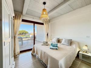 Gallery image of 222 Seafront Apartment with Beach Access in Baja Sardinia - by Coral Property in Baja Sardinia