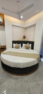 Postel nebo postele na pokoji v ubytování Hotel Lee Grand