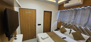 TV a/nebo společenská místnost v ubytování Hotel Lee Grand