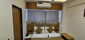 Postel nebo postele na pokoji v ubytování Hotel Lee Grand