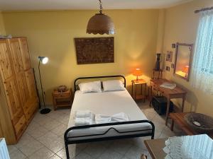 Ένα ή περισσότερα κρεβάτια σε δωμάτιο στο Villa Amorosa