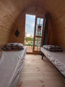 Postel nebo postele na pokoji v ubytování Camping de Graçay