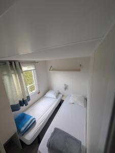 Postel nebo postele na pokoji v ubytování Camping de Graçay