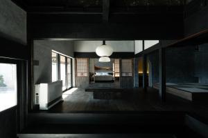 Postel nebo postele na pokoji v ubytování "サウナ露天風呂貸切" いすみ市一棟貸し古民家ホテル tokoro hotel Isumi