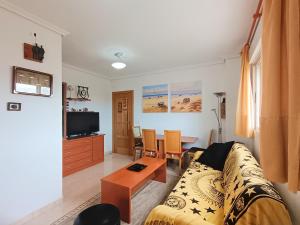 Μια τηλεόραση ή/και κέντρο ψυχαγωγίας στο AyF 3 HABITACIONES COSTA MARINA DOR