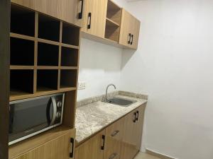 Kuchyň nebo kuchyňský kout v ubytování Serviced Apartment Direct