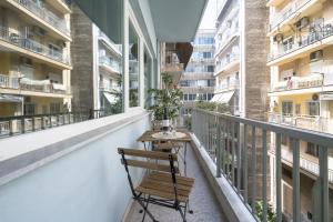 Balkón alebo terasa v ubytovaní Nyma White Apartments, The Luxury Suites