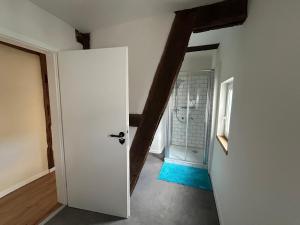 Φωτογραφία από το άλμπουμ του Zimmer in charmantem Fachwerkhaus zentral gelegen σε Lollar +35 φωτογραφίες