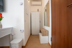 a small bathroom with a toilet and a sink at Blue's Place - Vicino Stazione Chiasso in Como