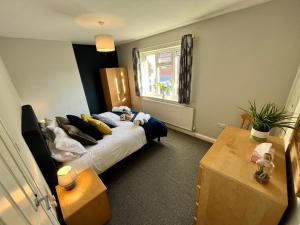Katil atau katil-katil dalam bilik di House Nr Bailgate Area and Cathedral Off road Parking and Garden +21 gambar
