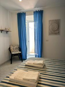 Ένα ή περισσότερα κρεβάτια σε δωμάτιο στο Fefalù House