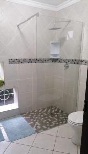 Et badeværelse på Somerset west Mountain road cottage