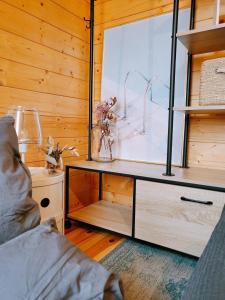 a room with a bed and a table with flowers on it at 307 Tiny Elbhouse in Bleckede