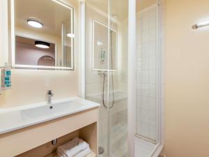 Koupelna v ubytování Aparthotel Adagio Access Paris Asnières