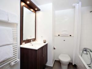 Koupelna v ubytování Aparthotel Adagio Access Paris Asnières