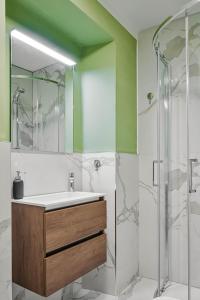 a bathroom with a sink and a shower at Mascardi29 in Sarzana