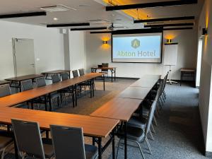 Zaplecze biznesowe lub konferencyjne w obiekcie Abton Hotel