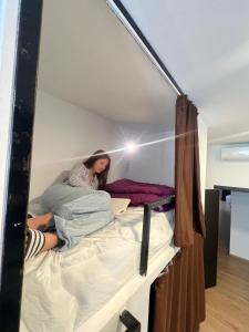 Postel nebo postele na pokoji v ubytování Beach & Arts Hostel Valencia