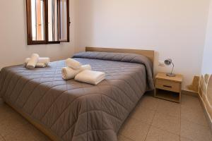a bedroom with a bed with two pillows on it at Casa vacanze Sardegna, Torre dei Corsari Costa Verde in Torre Dei Corsari