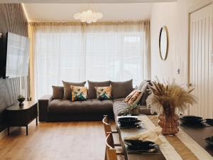a living room with a couch and a table at Bee Stays - Rostherne House in Warrington