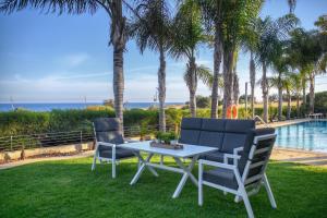 Hồ bơi trong/gần Oasis By The Sea - Cyprus