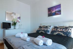 a bedroom with a bed with towels on it at The Regin in Civitavecchia