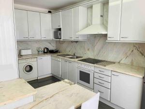Η κουζίνα ή μικρή κουζίνα στο Póvoa TOP - Beachfront +12 φωτογραφίες