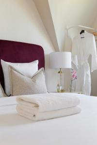 Giường trong phòng chung tại RESIDENCE WAVES Paris Orly Aéroport