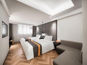 TV a/nebo společenská místnost v ubytování Chongqing Holiday Riverview Hotel + 43 fotografií