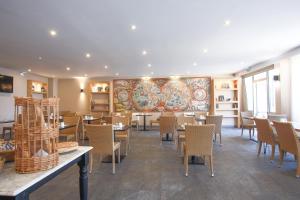 Posezení v ubytování Hotel Brise de Mer - Piscine intérieure & extérieure