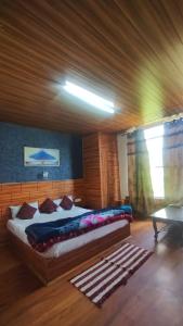 Postel nebo postele na pokoji v ubytování Wonder Hill Inn - Narkanda