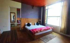 Postel nebo postele na pokoji v ubytování Wonder Hill Inn - Narkanda
