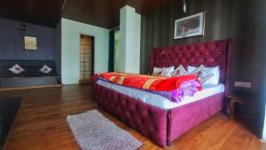 Postel nebo postele na pokoji v ubytování Wonder Hill Inn - Narkanda