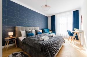 Postel nebo postele na pokoji v ubytování Old Town Premium Queen`s Apartments