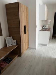 Una cocina o cocineta en Sunflower Apartmani
