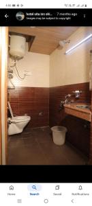 a bathroom with a tub and a toilet and a sink at Hotel Sita Inn in Shimla