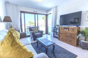 Et tv og/eller underholdning på Luxury 2 bedroom pent house in Lomas de Cabo Roig + 37 billeder