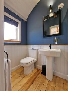 Ένα μπάνιο στο Oak Moor Shepherd Hut - Brecon Beacons, LD3 7TD +58 φωτογραφίες