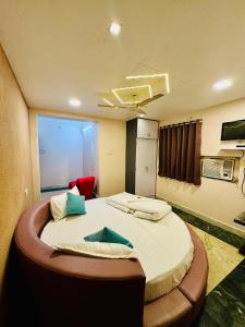 a bedroom with a large bed in a room at Hotel Elite Stay - Nilanjali Society, Kalyani Nagar, Pune in Pune