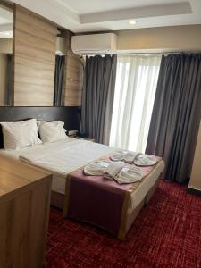 Postel nebo postele na pokoji v ubytování Nida Hotel Cıty Center